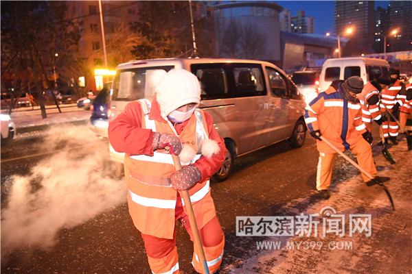 城市美容师严寒中坚守